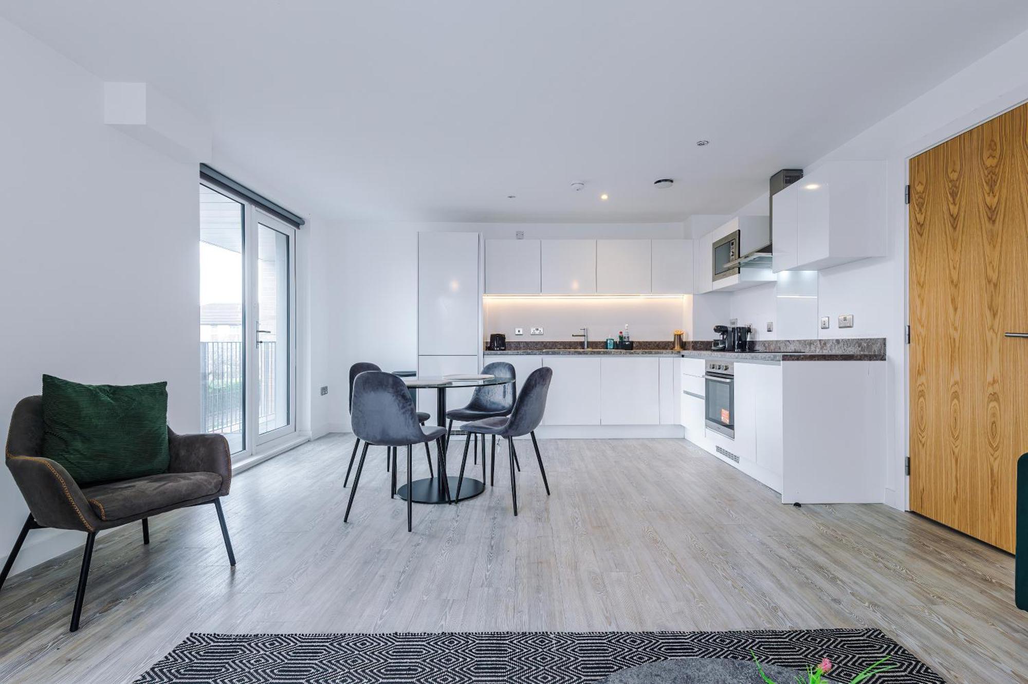 Modern 2 Bed Apartment With Balcony By Host A Home 曼彻斯特 外观 照片