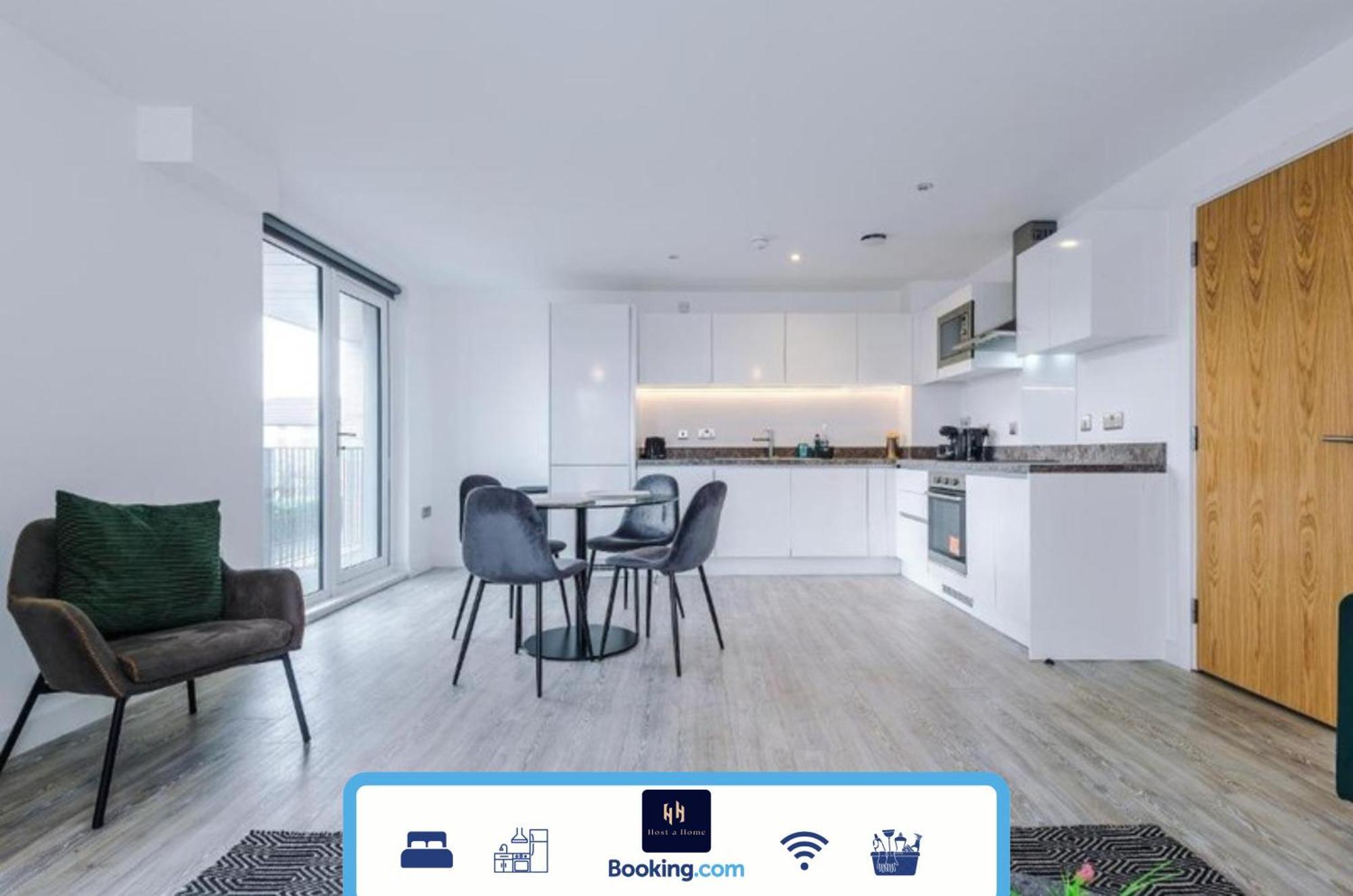 Modern 2 Bed Apartment With Balcony By Host A Home 曼彻斯特 外观 照片
